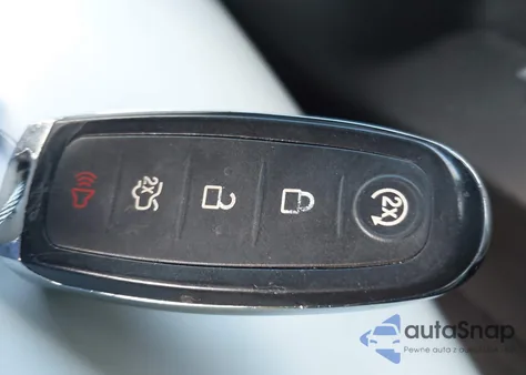 2014 Ford Focus Titanium z USA, uszkodzony, nr VIN 1FADP3N23EL462900